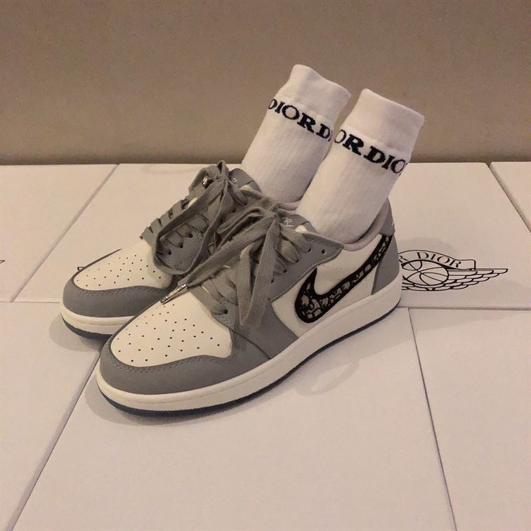 DIOR AIR JORDAN 1 RETRO LOW SNEAKER - I080