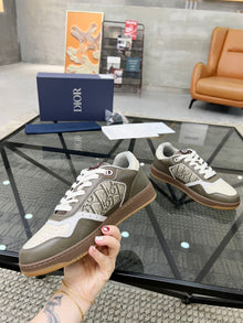 DIOR B27 LOW-TOP SNEAKER KHAKI AND BEIGE SMOOTH CALFSKIN - I066