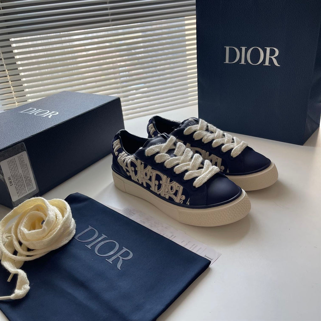 DIOR B33 SNEAKER NAVY BLUE SMOOTH CALFSKIN OBLIQUE RAISED EMBROIDERY - I108