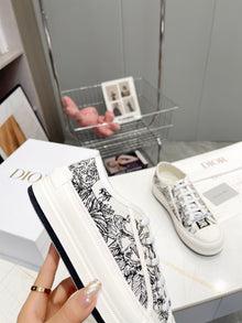 DIOR WALKNDIOR PLATFORM SNEAKER EMBROIDERED COTTON TOILE DE JOUY VOYAGE - I096