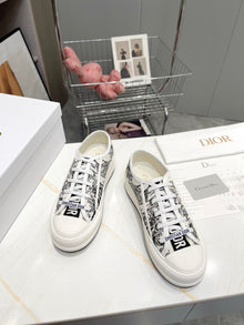 DIOR WALKNDIOR PLATFORM SNEAKER EMBROIDERED COTTON TOILE DE JOUY VOYAGE - I096