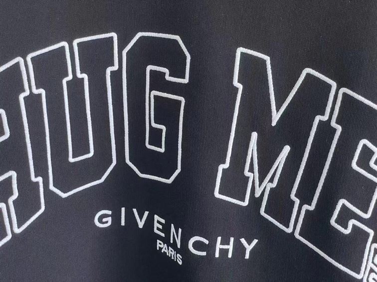 GIVENCHY HUG ME SWEATSHIRT - AD013