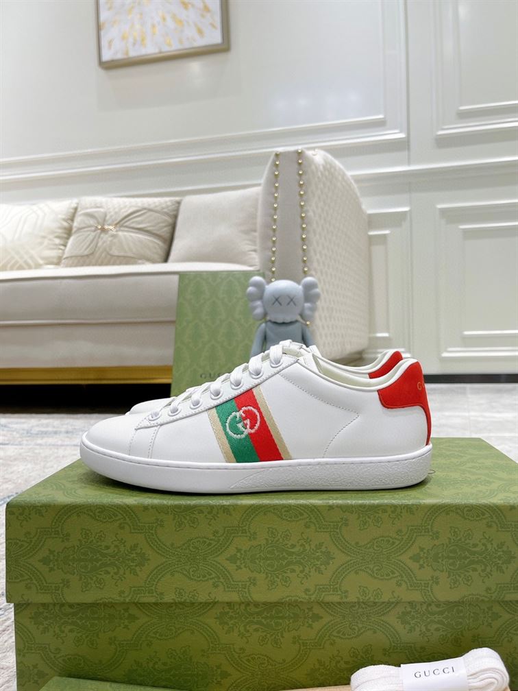 GUCCI ACE SNEAKER WITH INTERLOCKING G - G157