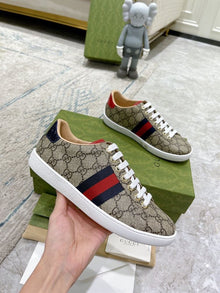 GUCCI GG SUPREME BEIGE SNEAKER - G140