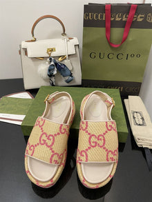 GUCCI MONOGRAM PLATFORM ROUND TOE RUBBER SOLE - Q079