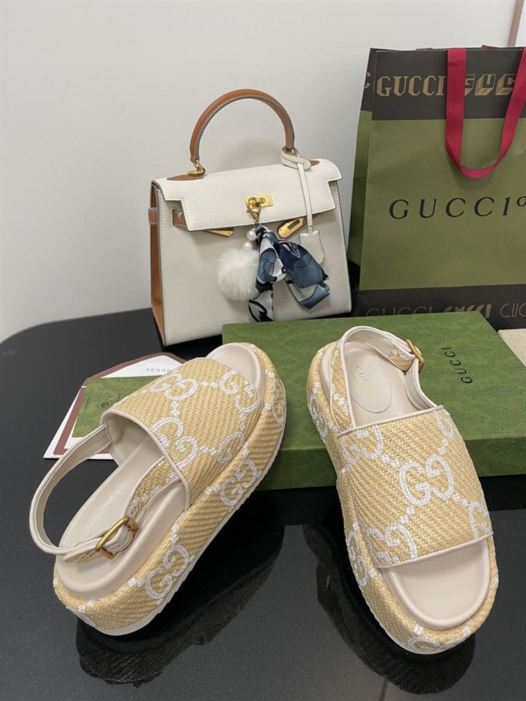 GUCCI MONOGRAM PLATFORM ROUND TOE RUBBER SOLE - Q080