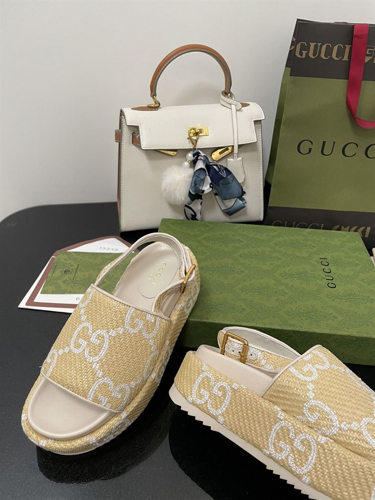 GUCCI MONOGRAM PLATFORM ROUND TOE RUBBER SOLE - Q080