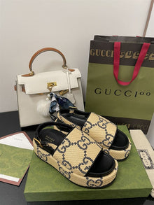 GUCCI MONOGRAM PLATFORM ROUND TOE RUBBER SOLE - Q081