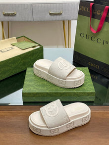 GUCCI PLATFORM SLIDE SANDAL - Q037