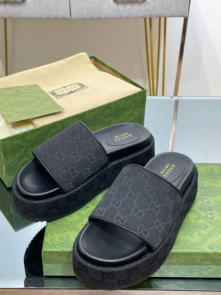 GUCCI PLATFORM SLIDE SANDAL - Q040