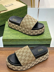 GUCCI PLATFORM SLIDE SANDAL - Q041