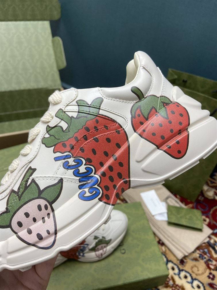 GUCCI RHYTON STRAWBERRY SNEAKERS - G172