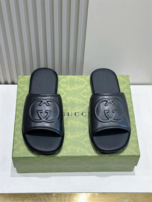 GUCCI SLIDE SANDAL WITH INTERLOCKING G - Q093