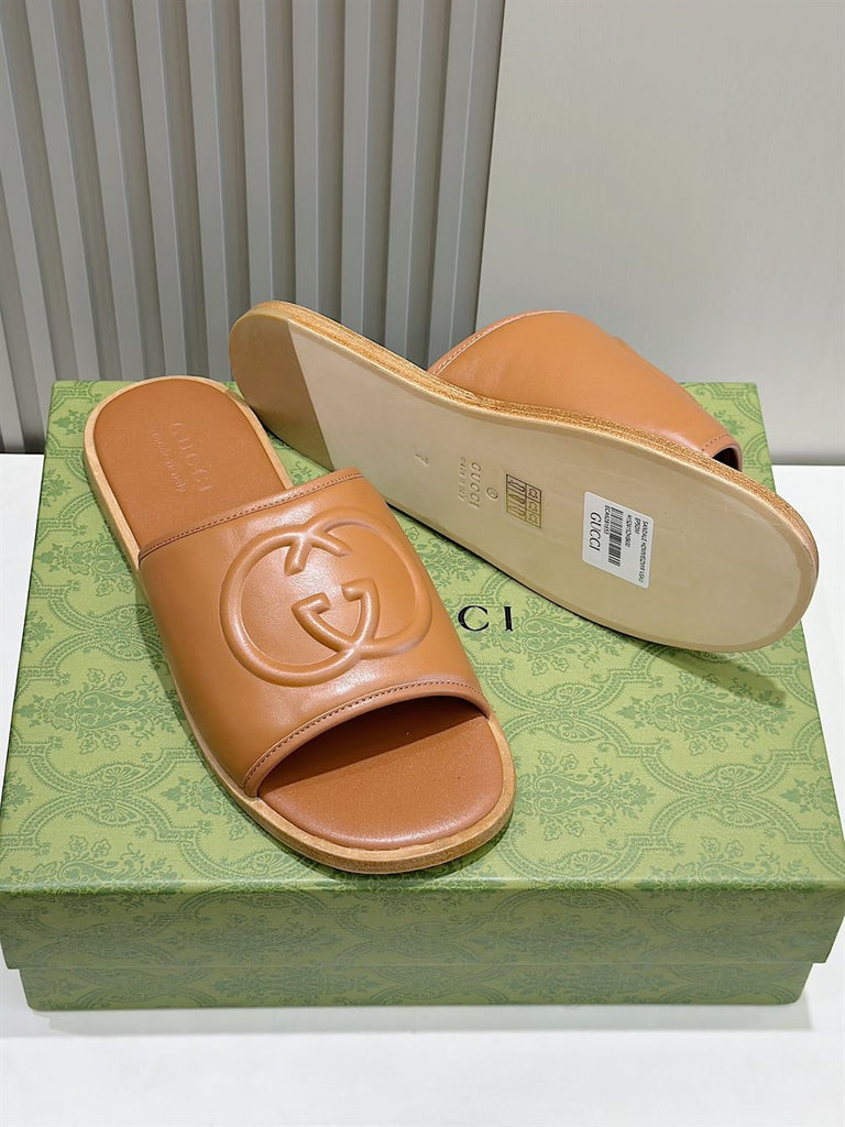 GUCCI SLIDE SANDAL WITH INTERLOCKING G - Q094