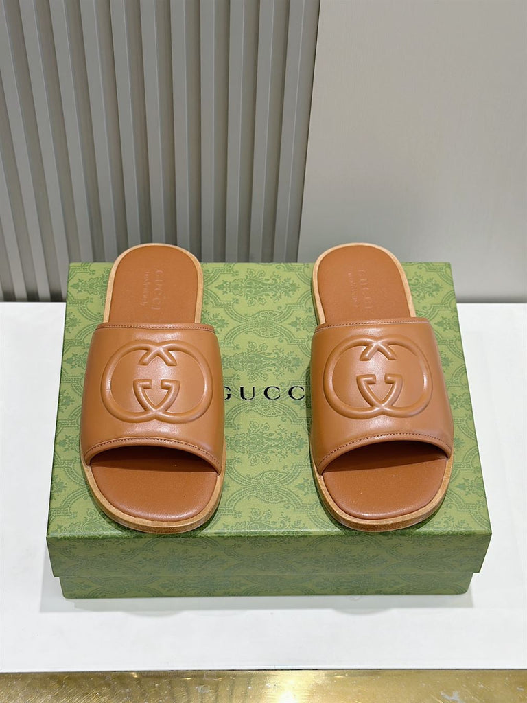 GUCCI SLIDE SANDAL WITH INTERLOCKING G - Q094