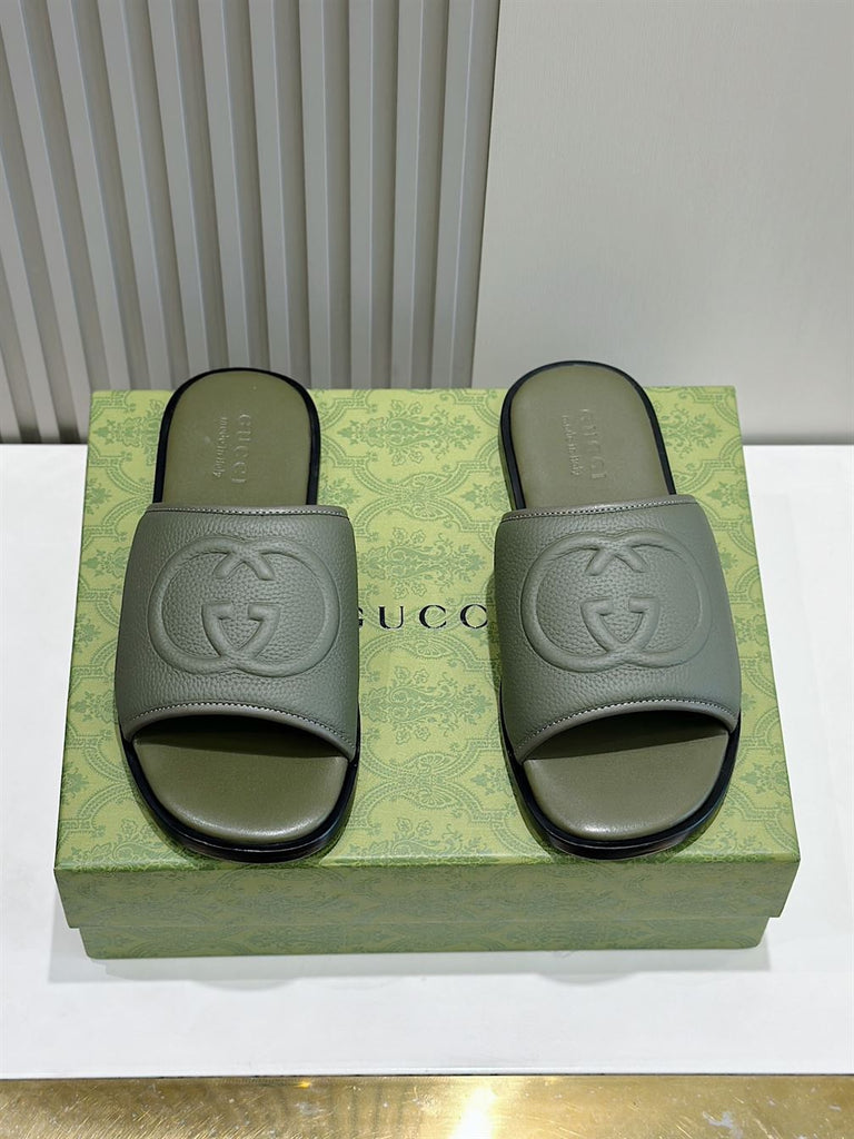 GUCCI SLIDE SANDAL WITH INTERLOCKING G - Q095