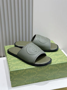 GUCCI SLIDE SANDAL WITH INTERLOCKING G - Q095