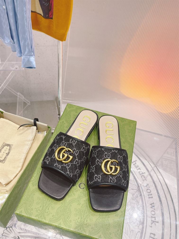 GUCCI SLIDE WITH DOUBLE G - Q072