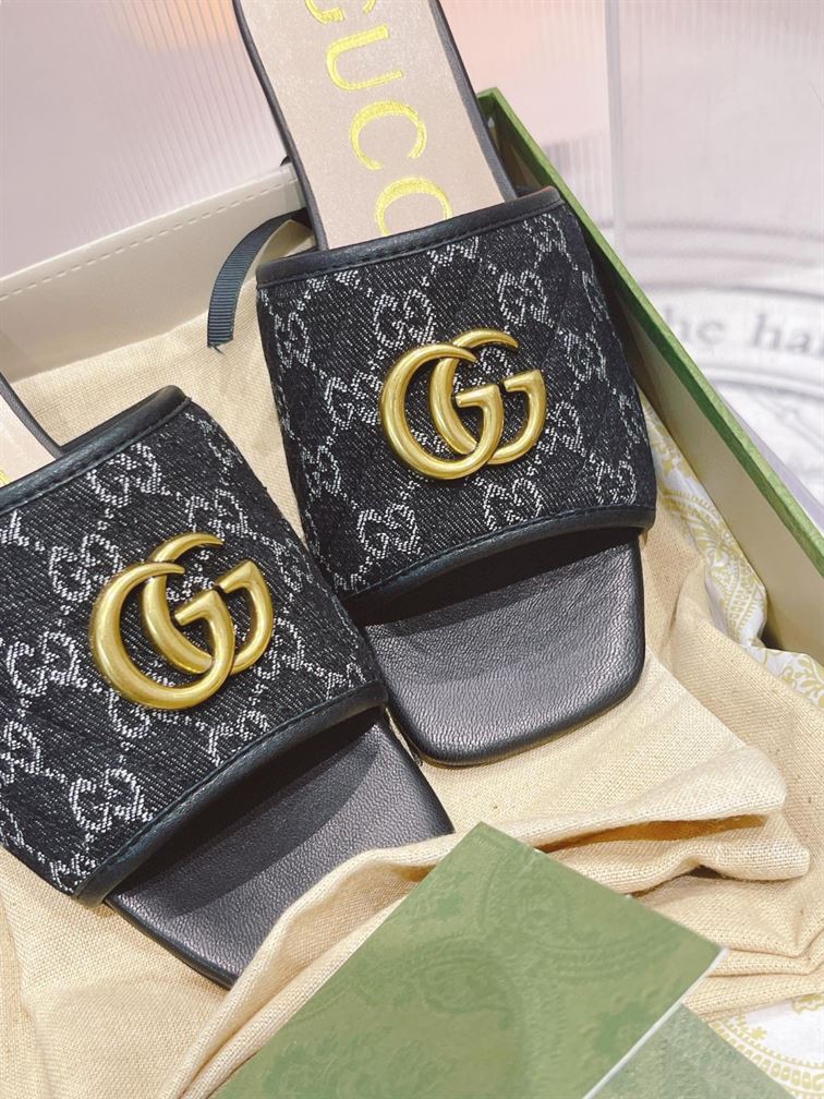 GUCCI SLIDE WITH DOUBLE G - Q072