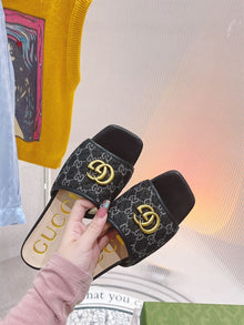 GUCCI SLIDE WITH DOUBLE G - Q072