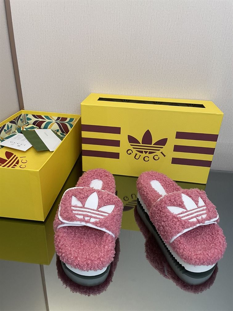 GUCCI x ADIDAS GG PLATFORM SANDAL - Q064