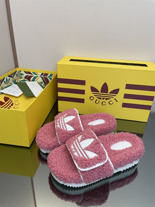 GUCCI x ADIDAS GG PLATFORM SANDAL - Q064