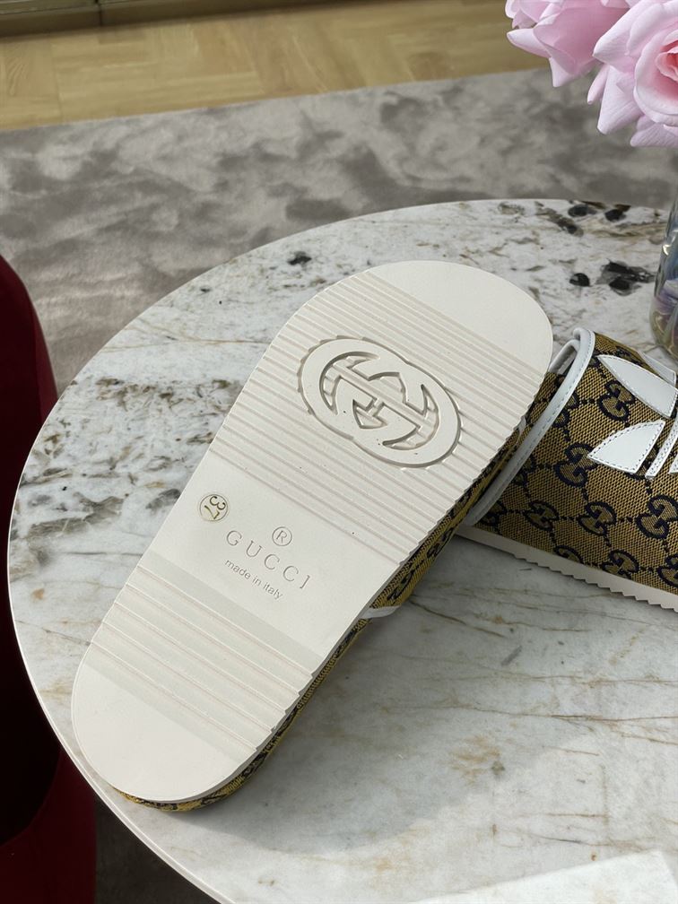 GUCCI x ADIDAS SLIDE  SANDAL - Q085