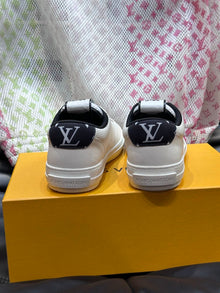 LOUIS VUITTON CHARLIE SNEAKER - L008