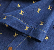 LOUIS VUITTON EMBROIDERED SIGNATURE SHORT-SLEEVED DENIM SHIRT - V048