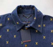 LOUIS VUITTON EMBROIDERED SIGNATURE SHORT-SLEEVED DENIM SHIRT - V048