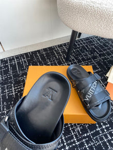 LOUIS VUITTON HONOLULU MULE SANDAL - S032