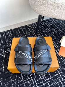 LOUIS VUITTON HONOLULU MULE SANDAL - S032