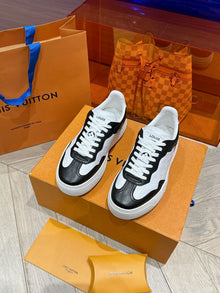 LOUIS VUITTON GROOVY PLATFORM SNEAKER - L144