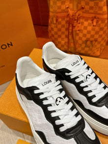 LOUIS VUITTON GROOVY PLATFORM SNEAKER - L144