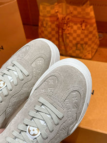 LOUIS VUITTON GROOVY PLATFORM SNEAKER - L145