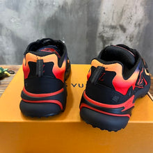 LOUIS VUITTON LV RUNNER TATIC SNEAKER - L099