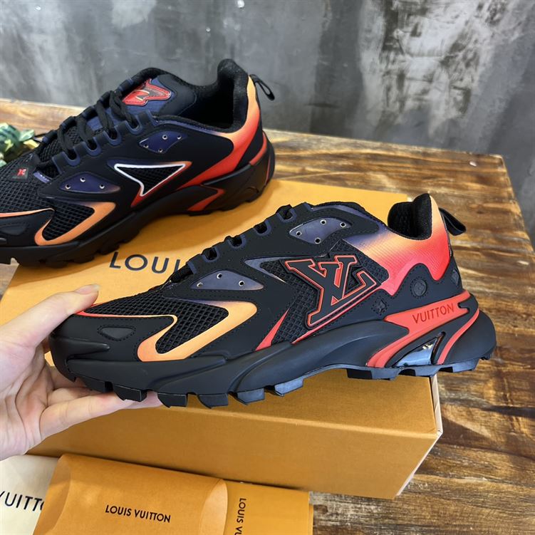 LOUIS VUITTON LV RUNNER TATIC SNEAKER - L099