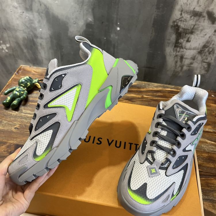 LOUIS VUITTON LV RUNNER TATIC SNEAKER - L100