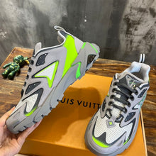 LOUIS VUITTON LV RUNNER TATIC SNEAKER - L100