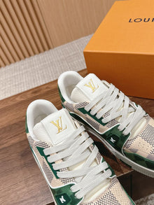 LOUIS VUITTON LV TRAINER SNEAKER GREEN - L042