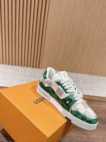 LOUIS VUITTON LV TRAINER SNEAKER GREEN - L042