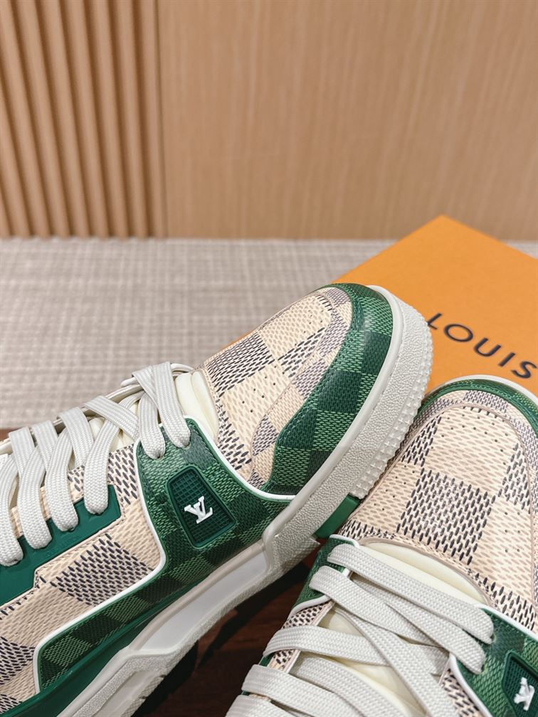 LOUIS VUITTON LV TRAINER SNEAKER GREEN - L042