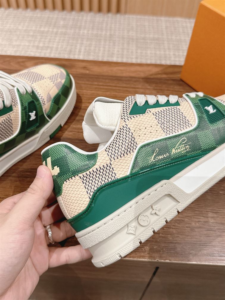 LOUIS VUITTON LV TRAINER SNEAKER GREEN - L042