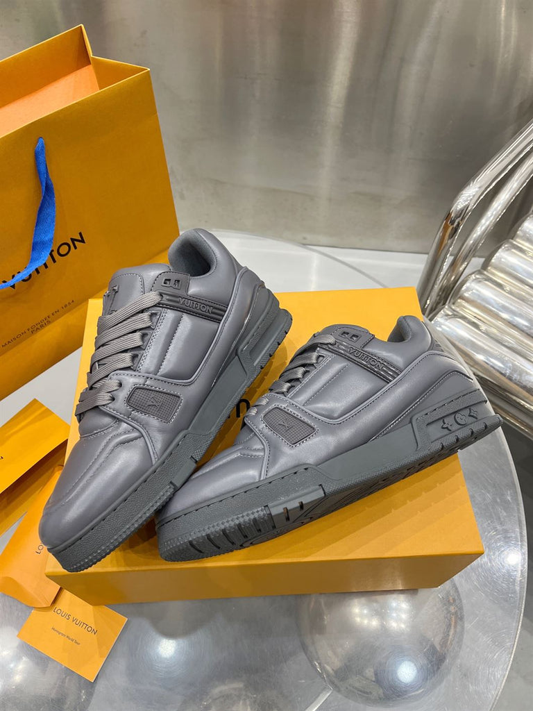 LOUIS VUITTON LV TRAINER SNEAKER GREY - L055