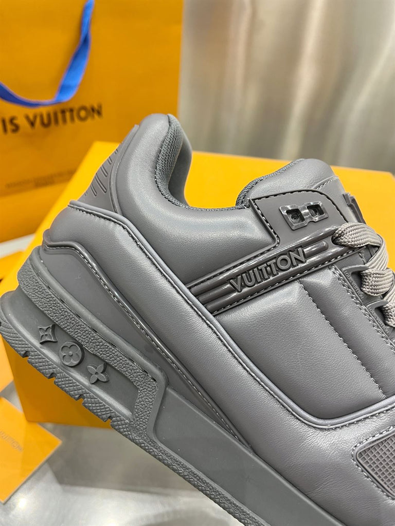 LOUIS VUITTON LV TRAINER SNEAKER GREY - L055