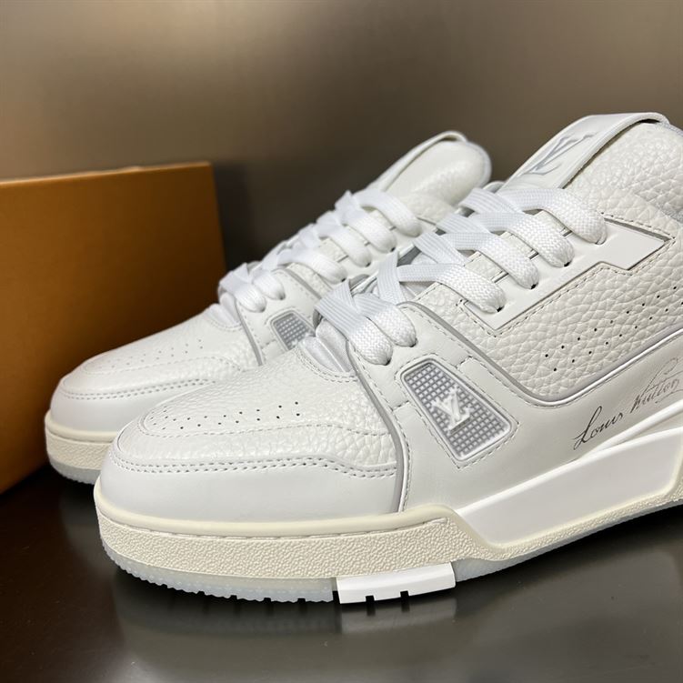 LOUIS VUITTON LV TRAINER SNEAKER - L075