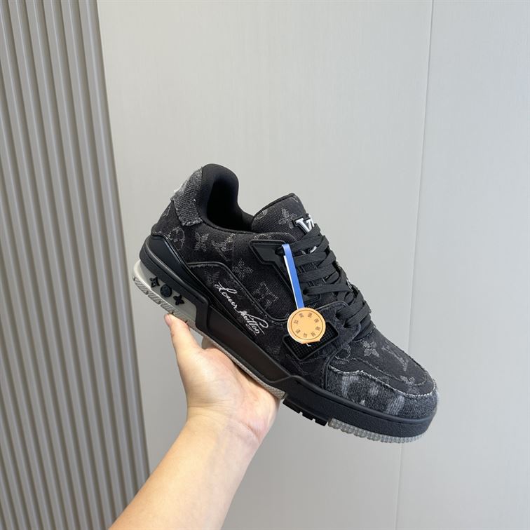 LOUIS VUITTON LV TRAINER SNEAKER - L079