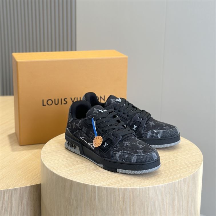 LOUIS VUITTON LV TRAINER SNEAKER - L079