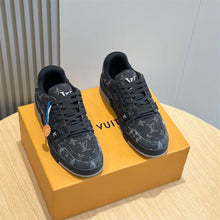 LOUIS VUITTON LV TRAINER SNEAKER - L079