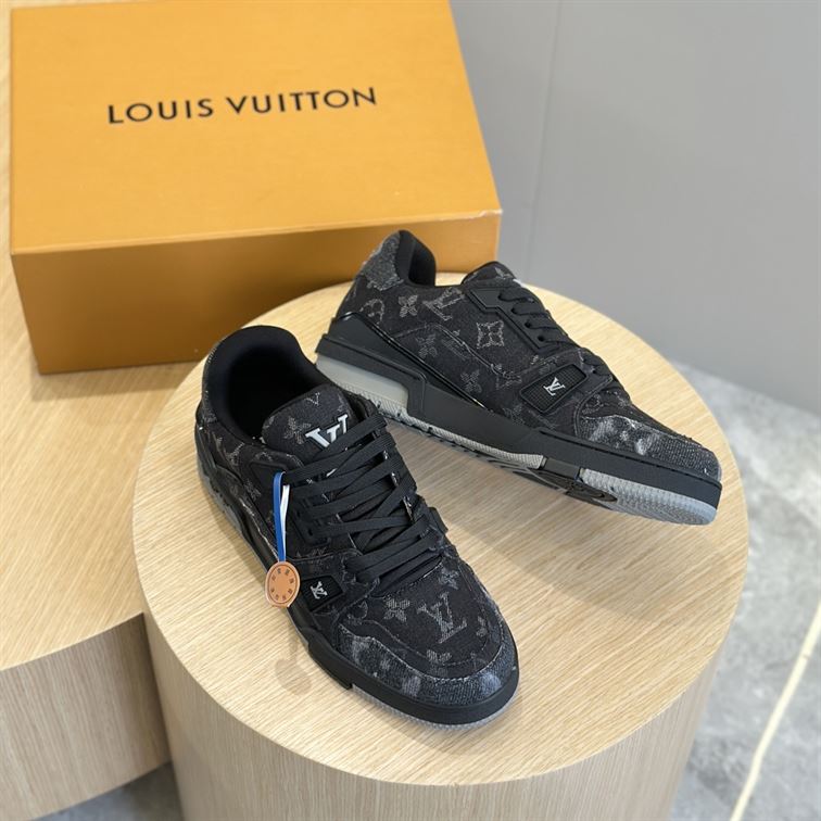 LOUIS VUITTON LV TRAINER SNEAKER - L079